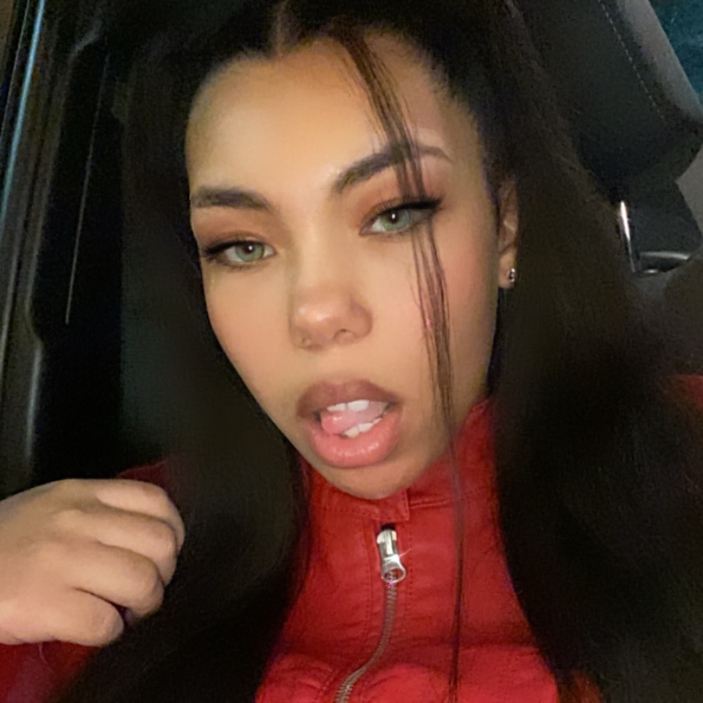 Meet your Posher, Mikayla